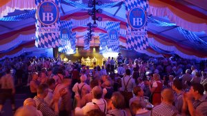 Großes Oktoberfest im Festzelt